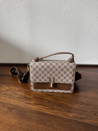 Trendige Umhängetasche / Handtasche