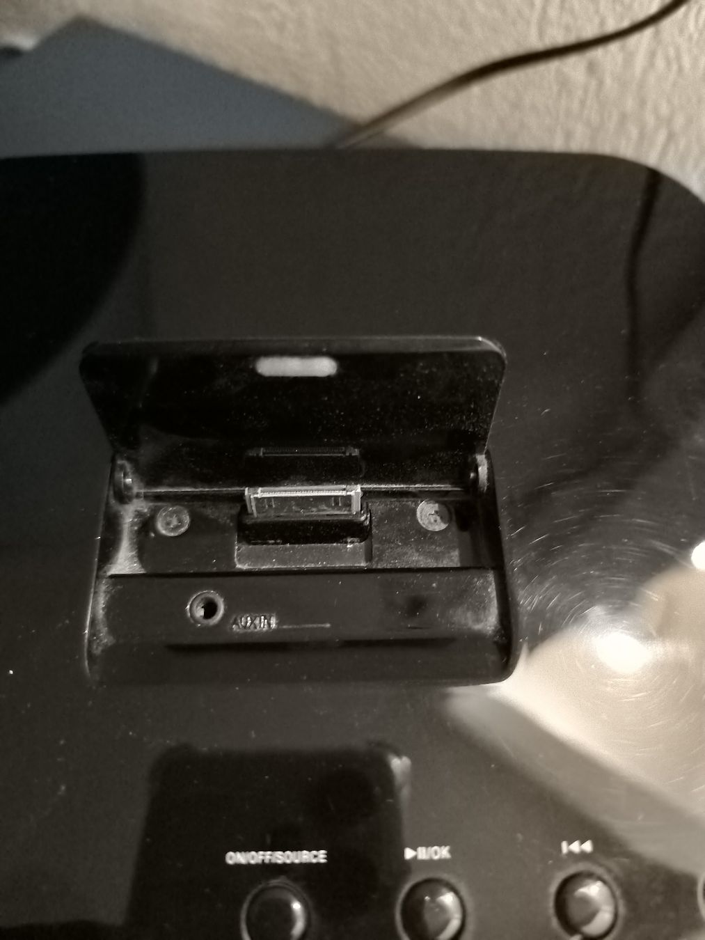 Wecker: iPhone 5,6 iPod Radio Wecker – Gebraucht aus Bichelsee von Andi790 1