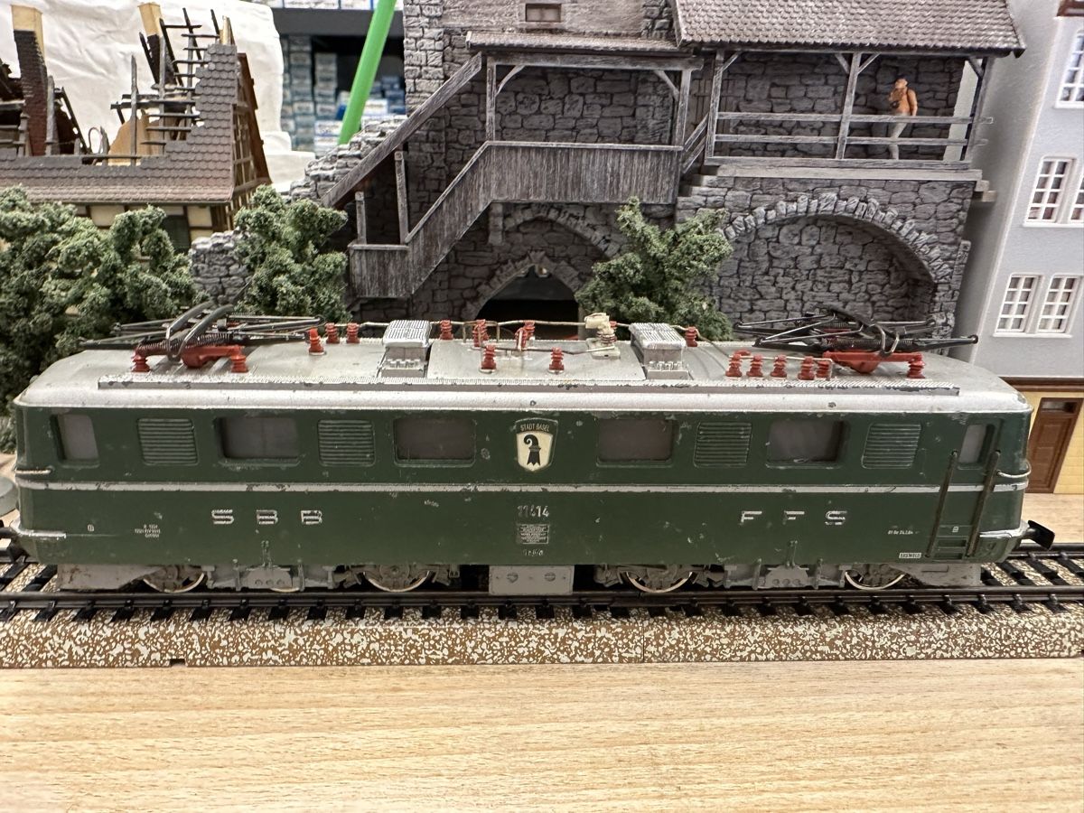 Märklin Modelleisenbahnen: Märklin 3050 SBB Ae 6/6 Stadt Basel – Gebraucht aus Lupsingen von New-Haven 1