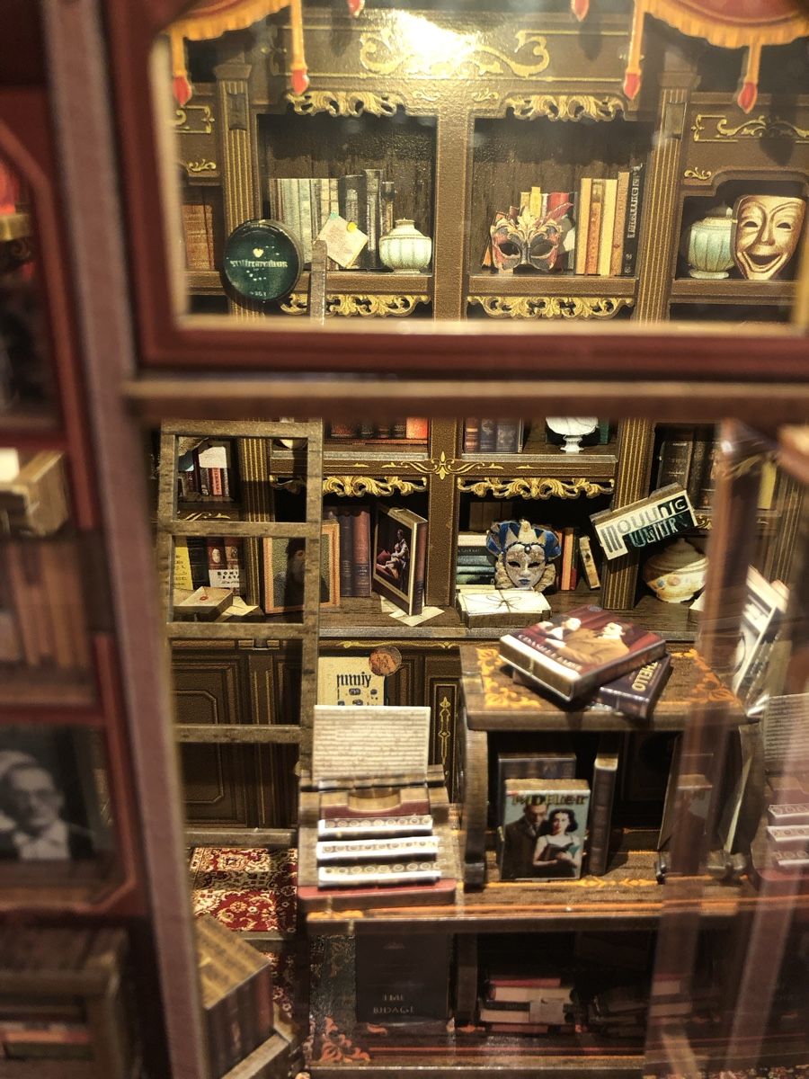 Tutte le decorazioni: The Drama Bookshop - Book Nook – Usato da Zollikofen venduto da DelNero 3
