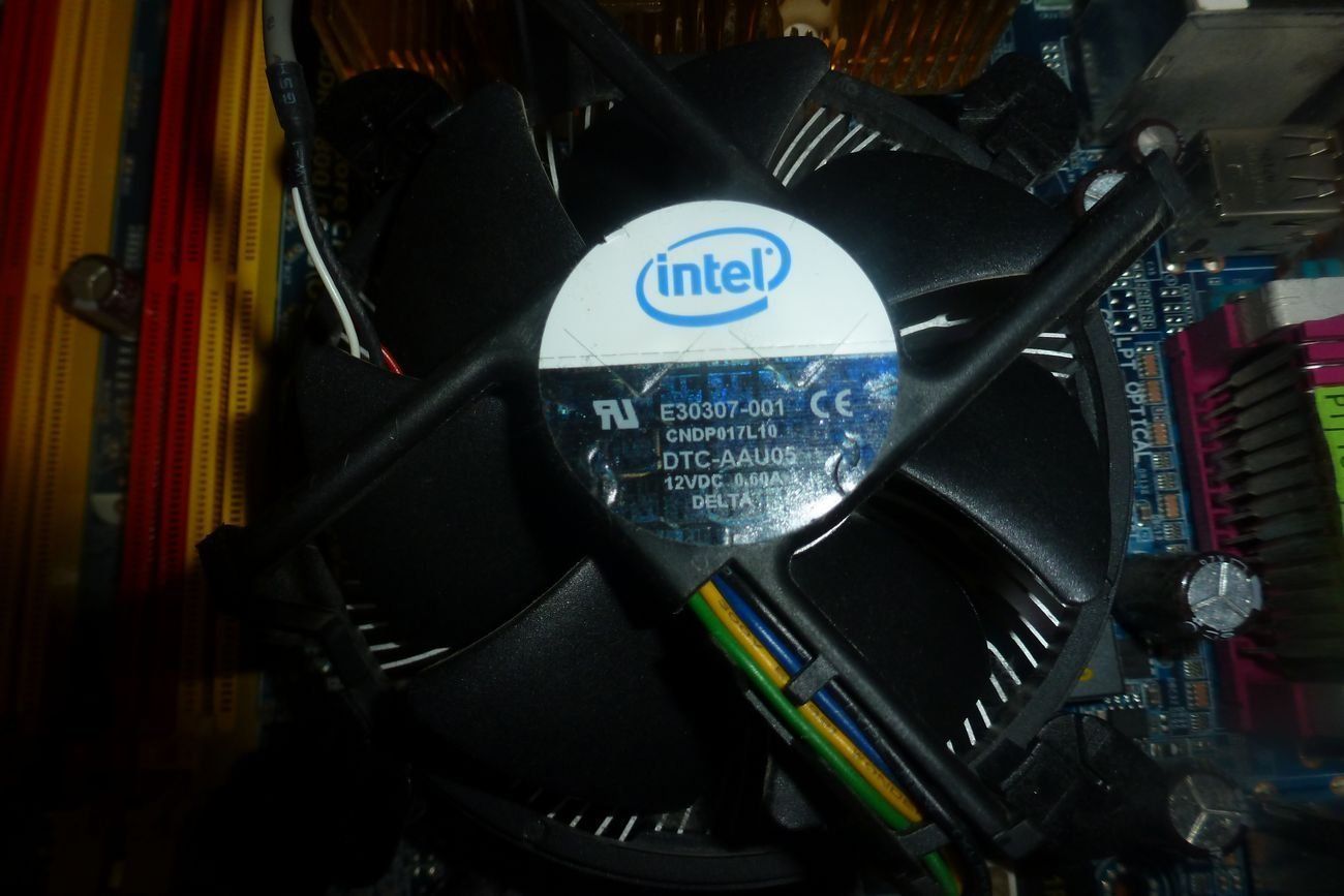 Cartes mère: Gigabyte GA-P35-DS3L Multi-Core CPU DDR – D'occasion à Emmen par newcar4you 4