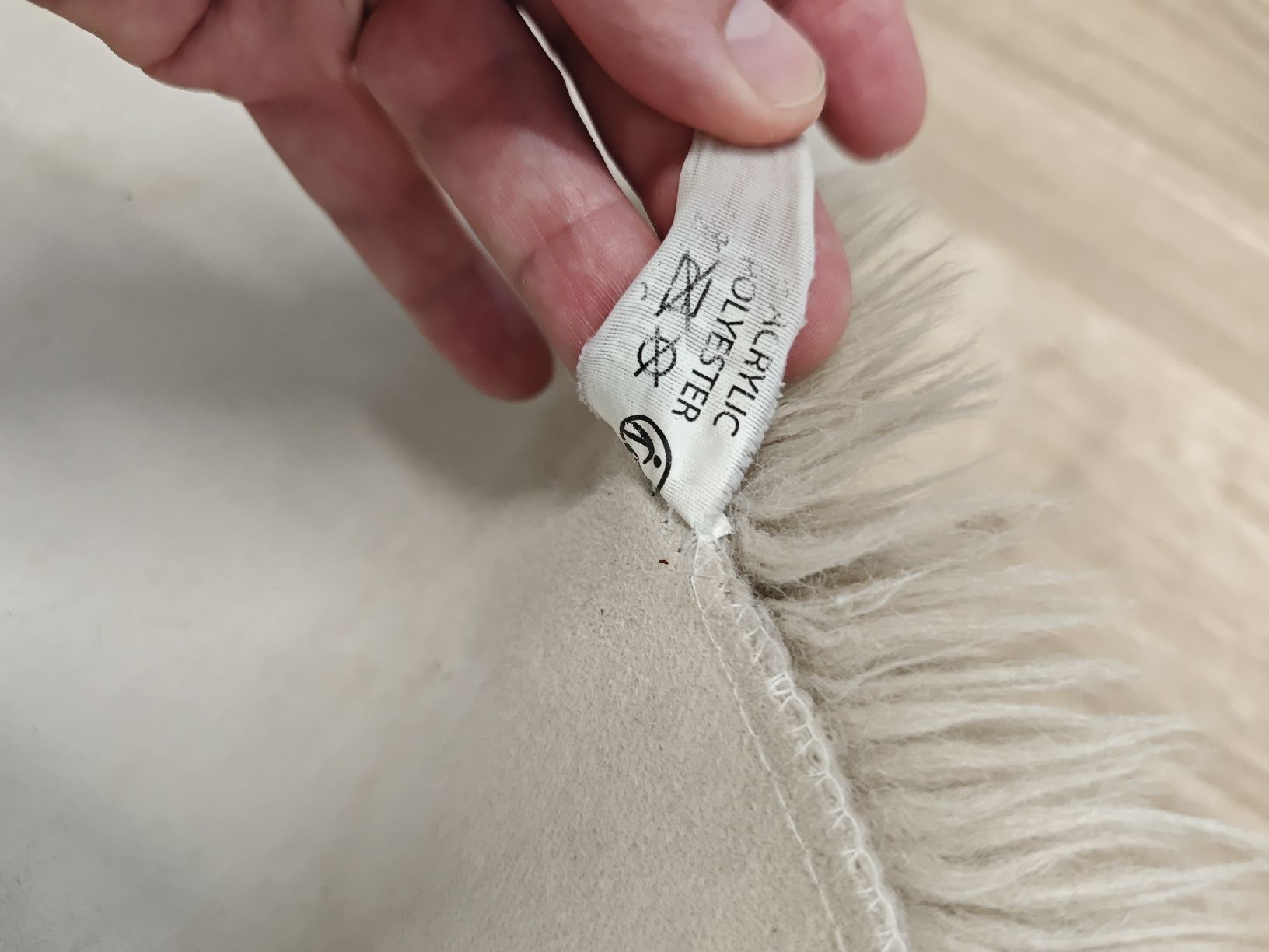 Tappeti: Flauschiger Teppich, Imitat Tierfell, grau beige – Usato da Niederrohrdorf venduto da TK8700 2