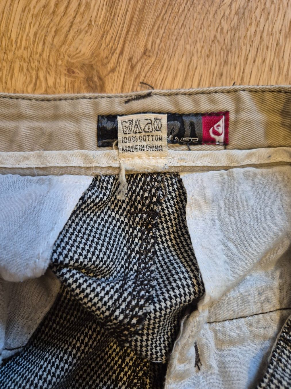 Quiksilver Pantaloni: Stoffshorts "Quiksilver" (Grösse 30) – Usato da Gams venduto da tischi97 3