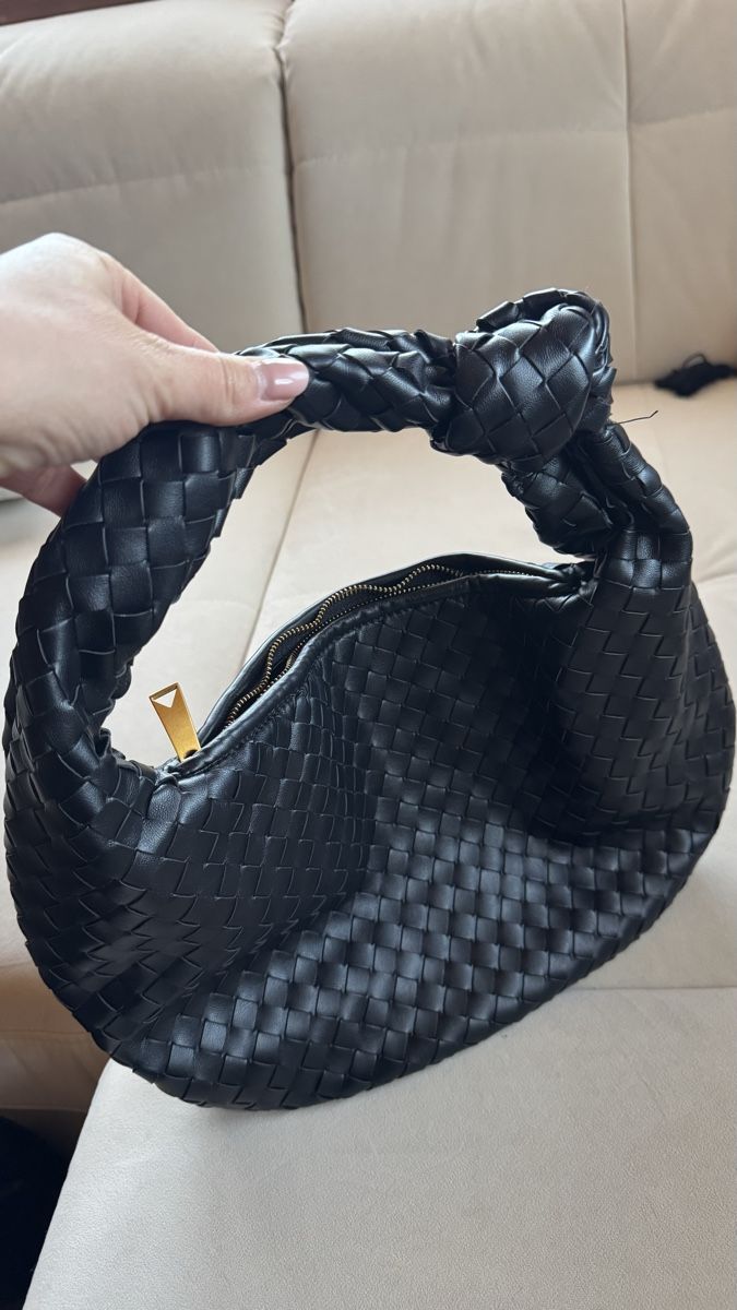 Borse da donna: Handtasche 👜  – Usato da Surcasti venduto da Lenkita 1