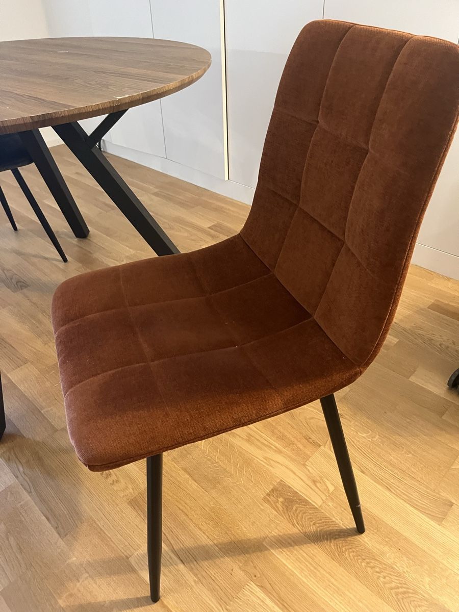 Set di tavolo e panche: Table ronde et 3 chaises  – Usato da Lausanne venduto da lay_yq6c 4