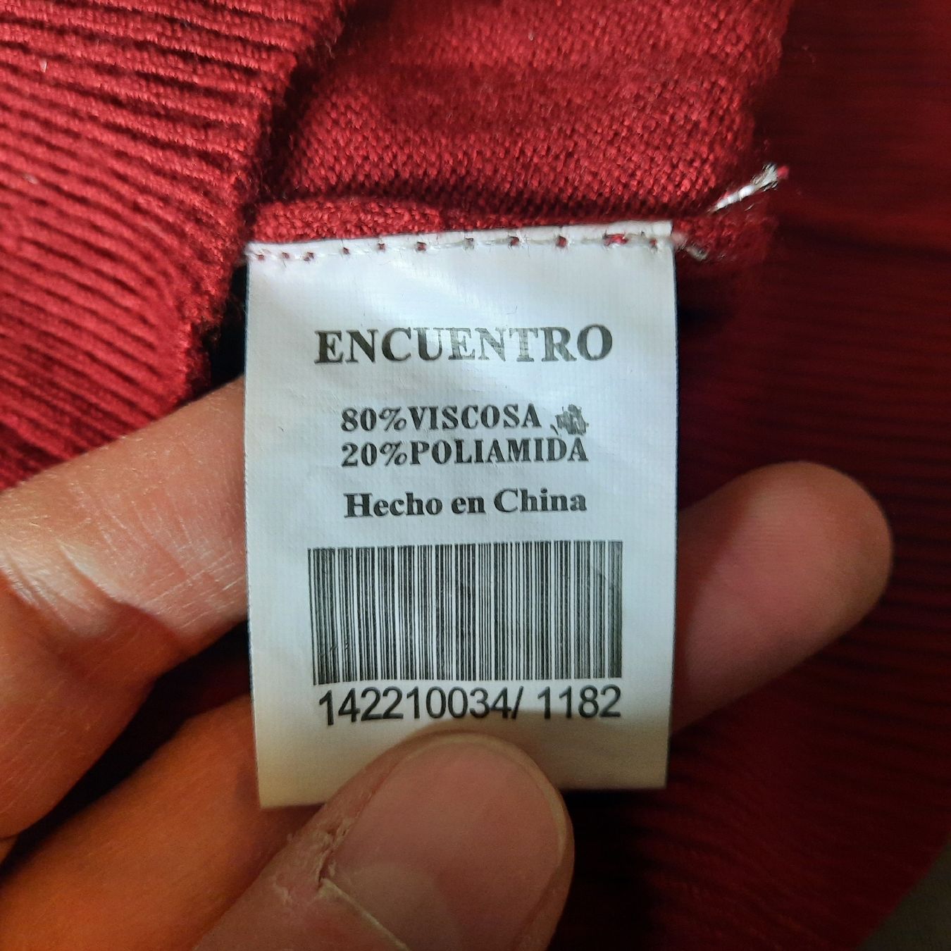 Giacche: Bordeauxrote Strickjacke, Grösse M, 80% Viscose, – Usato da Liebefeld venduto da Nana 1