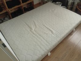 Matratze und Lattenrost 140 x 200 cm gut erhalten