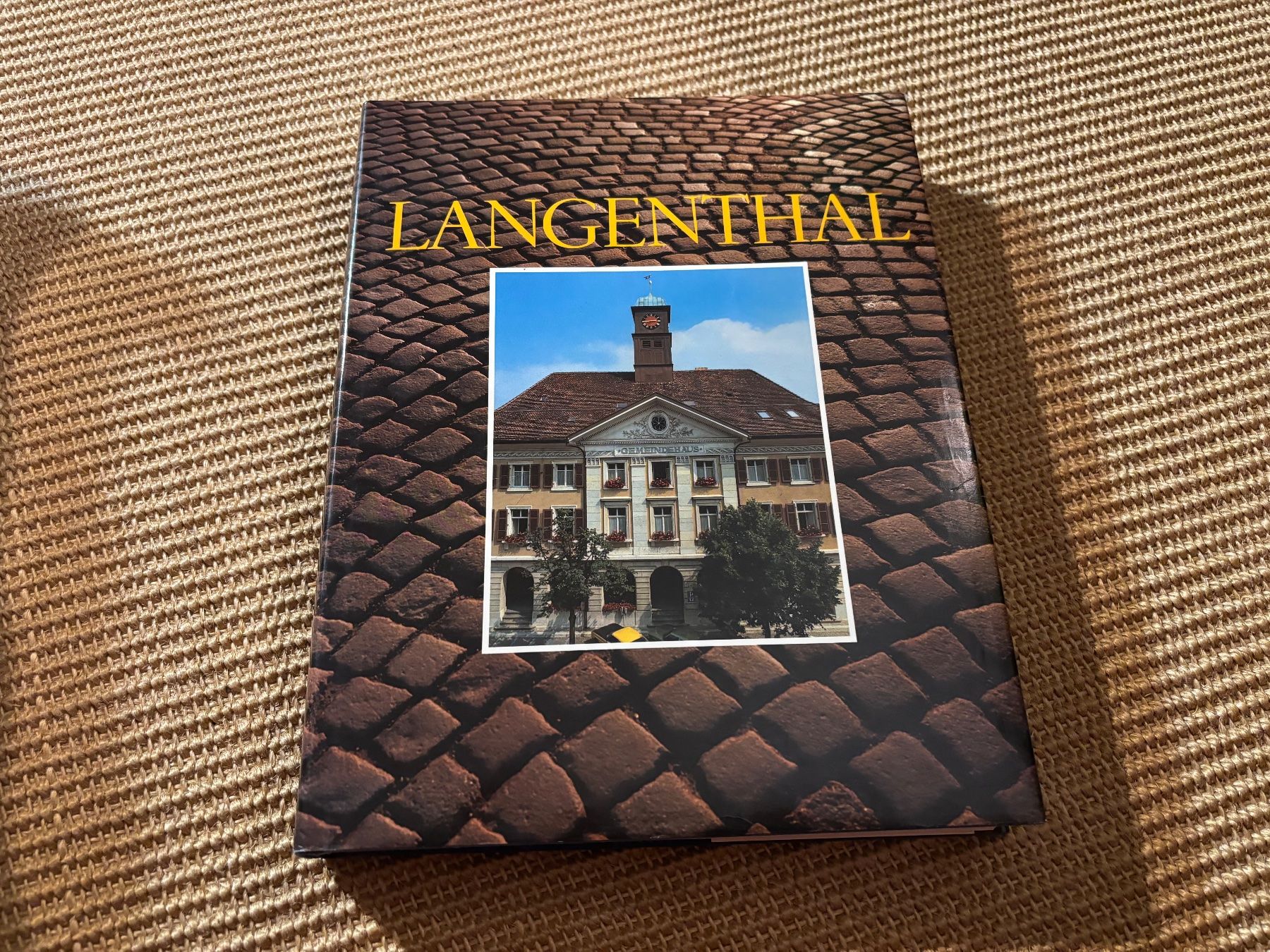 Libri: Langenthal. Eine heimatkundliche Bilddokumentation – Usato da Langenthal venduto da Riccardamax