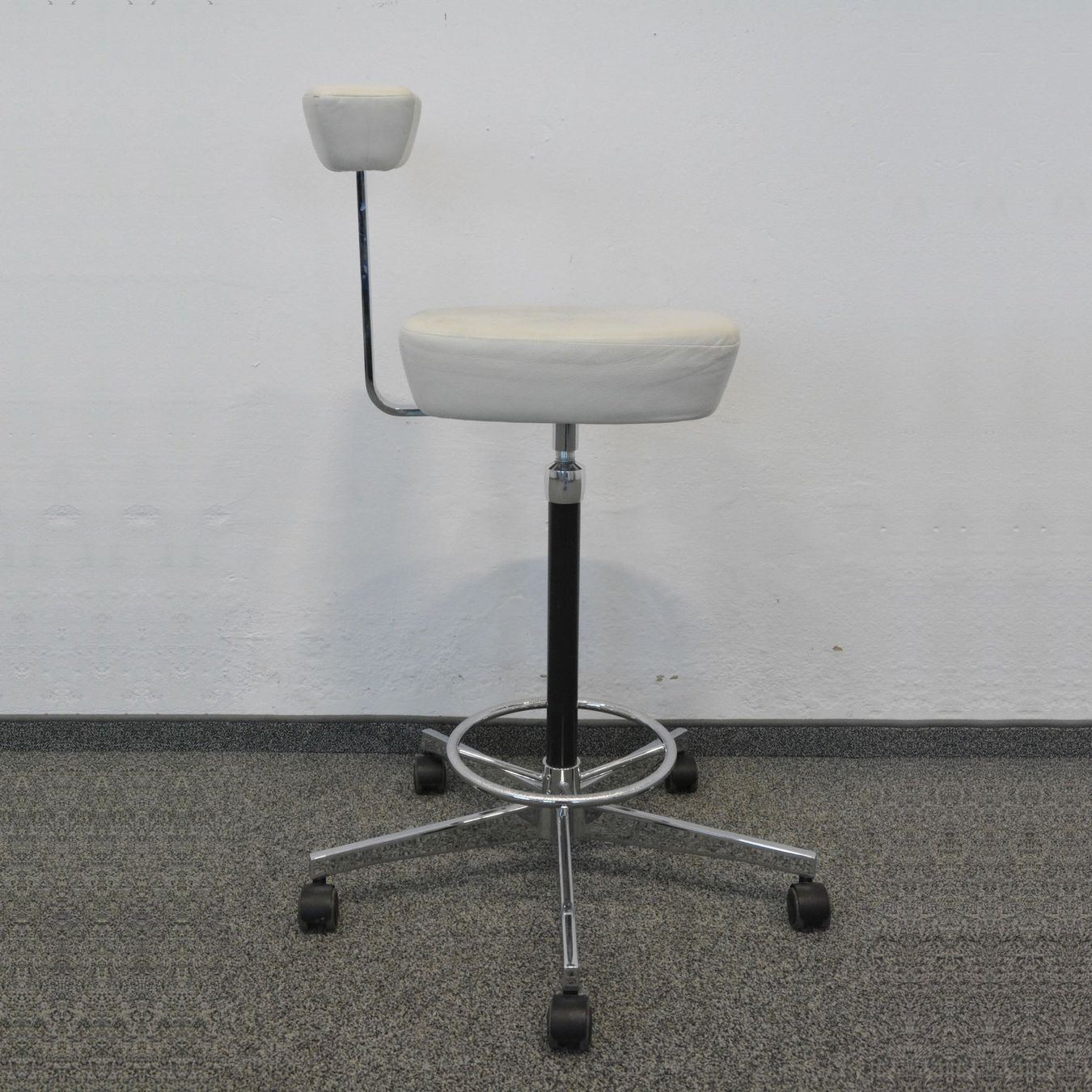 Vitra Sedie: Vitra Nelson Perch Arbeitsstuhl mit Armstütze – Usato da Schönenwerd venduto da mcofficeshop 2