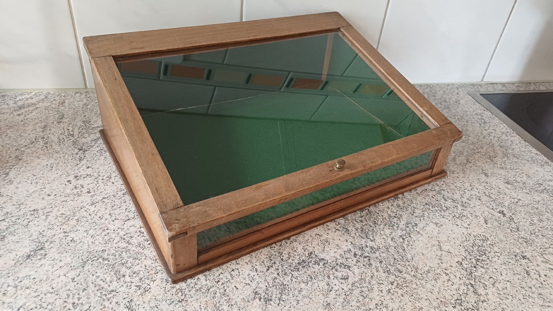 Vetrine: kleine Schräg Vitrine  – Usato da Flawil venduto da Naphtali 6