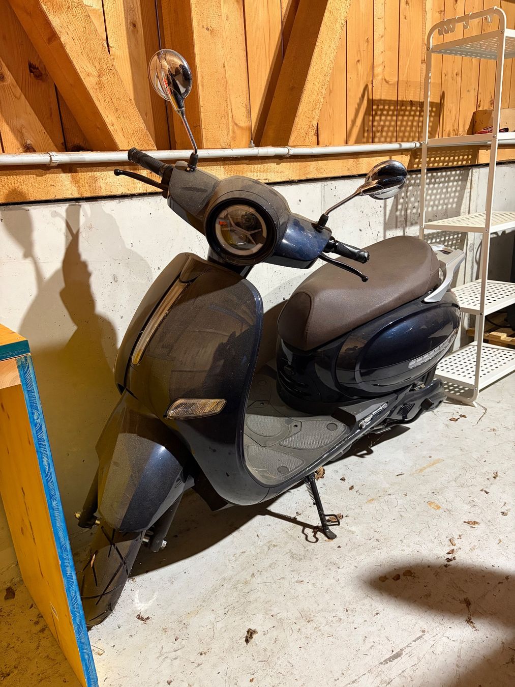 Scooter: Elektroroller schwarz – Usato da Richterswil venduto da anyfish