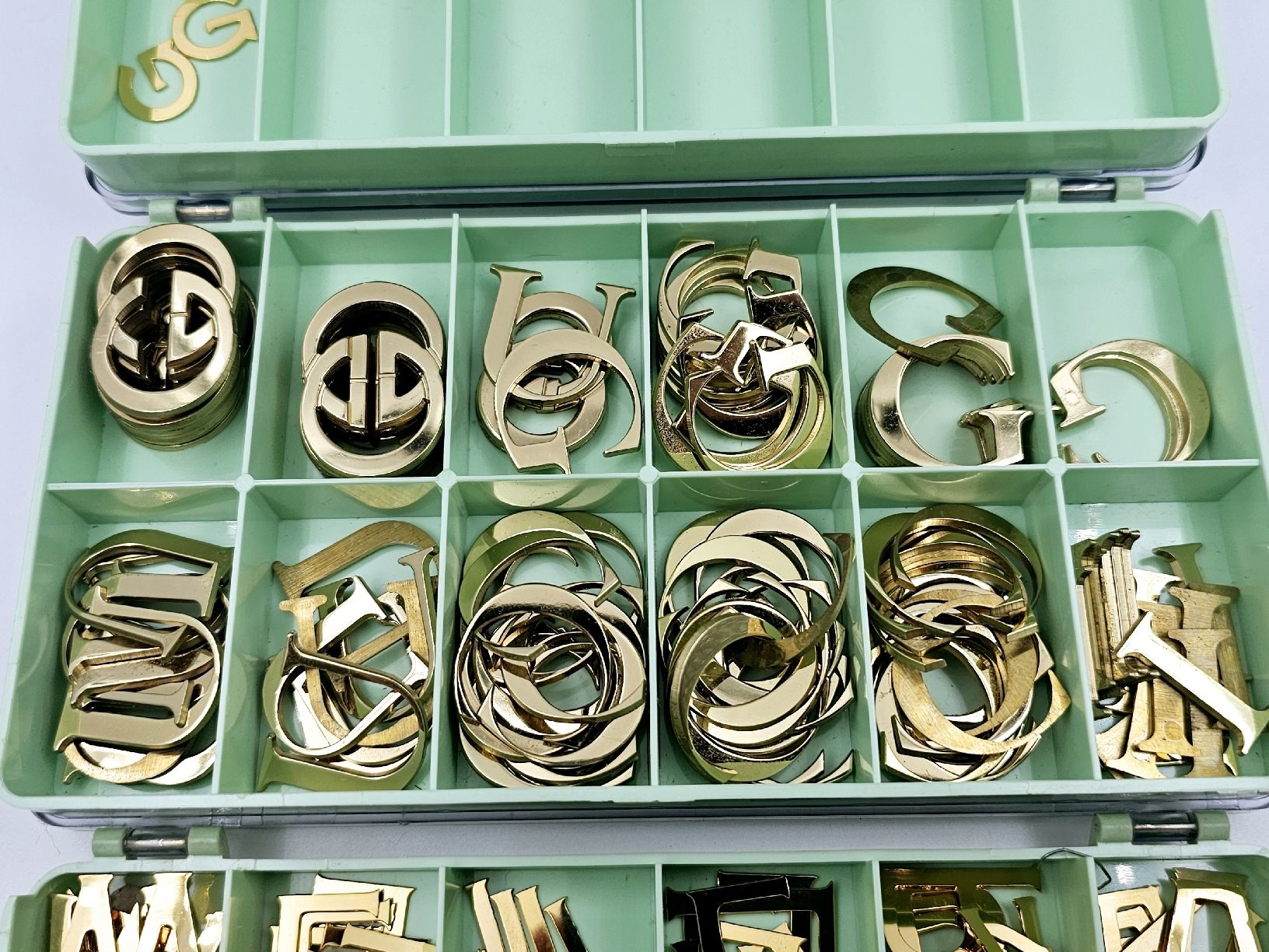 Alle Dekorationen: Goldene Buchstaben Gucci – Gebraucht aus Bassersdorf von AnkerWatch 3