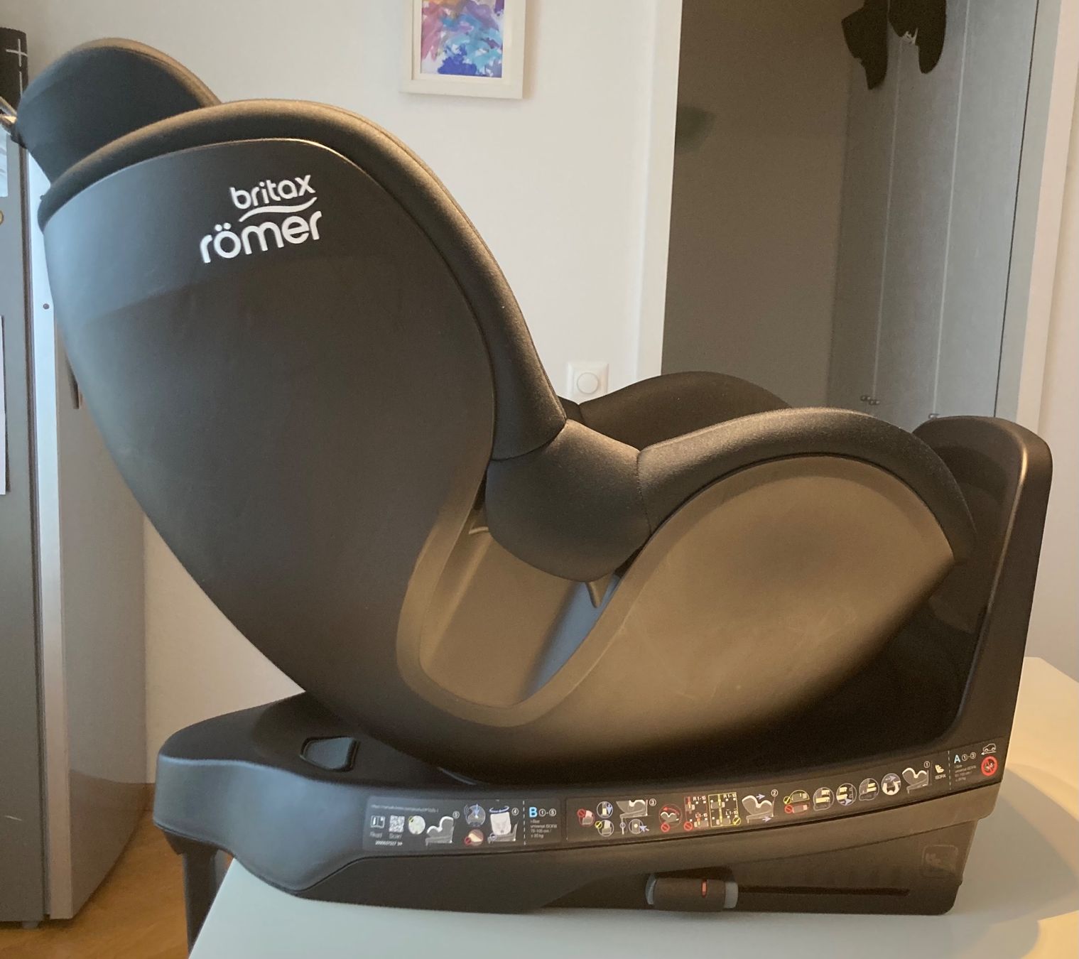 Britax Römer Auto-Kindersitze: Britax Römer - Select Dualfix M Plus space black – Gebraucht aus Hinterkappelen von Bari1988 3