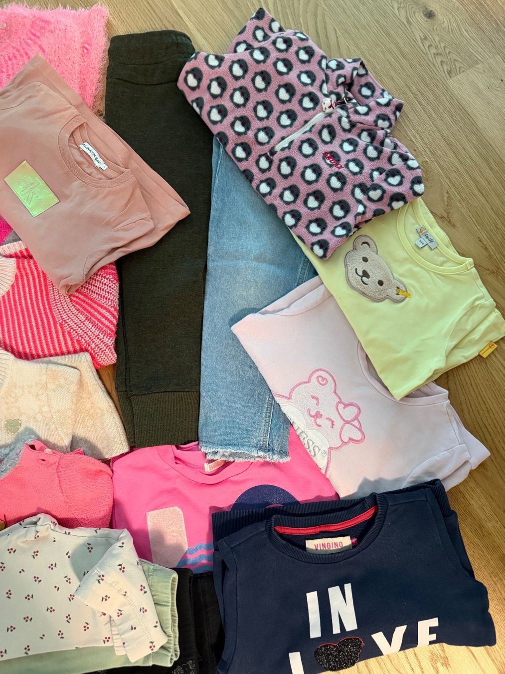 Lotti & Set di vestiti: Kleiderpaket Mädchen Grösse 104 – Usato da St. Gallen venduto da mirnes84 2