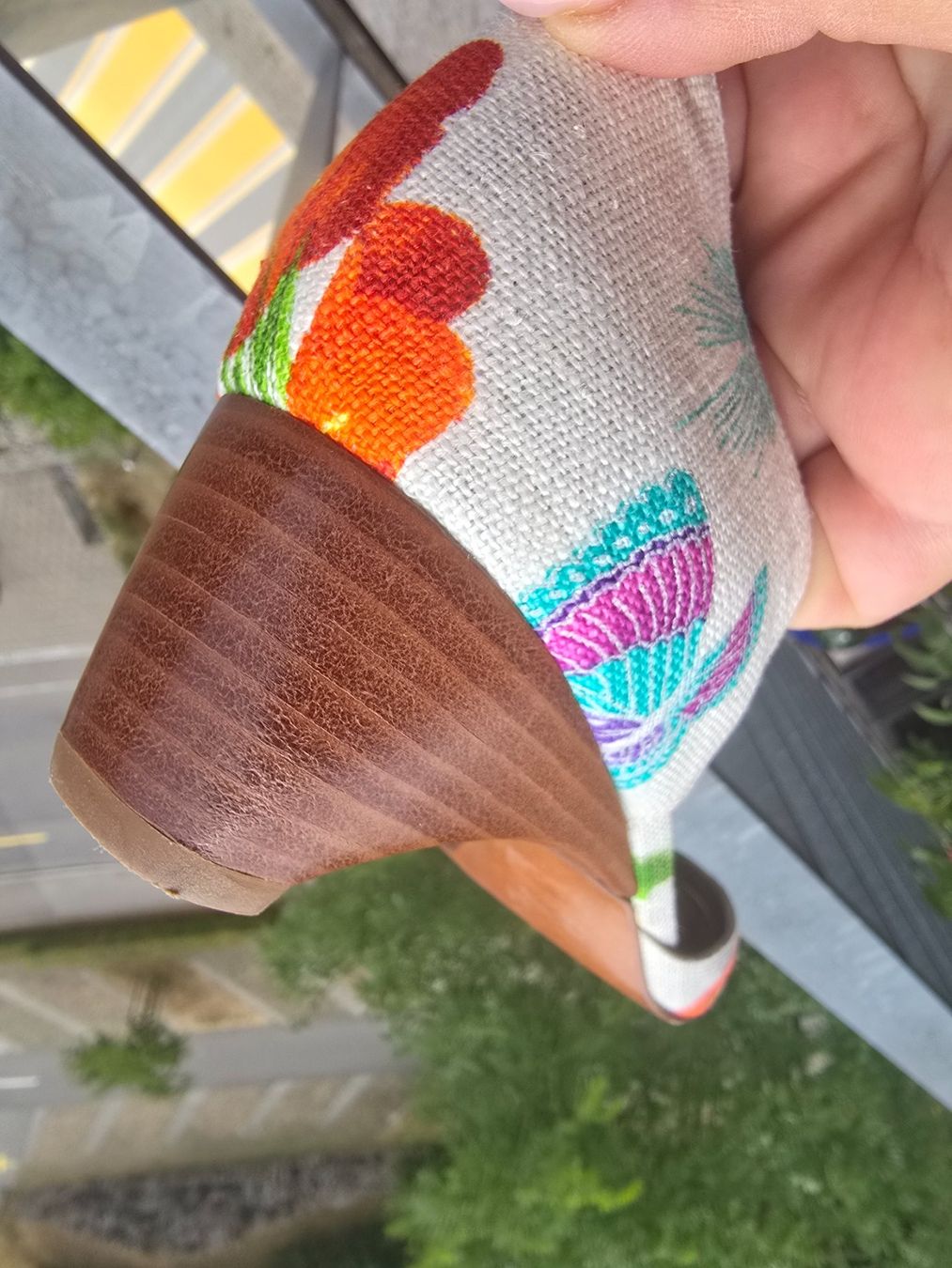 Stuart Weitzman Chaussures femmes: STUART WEITZMAN SANDALE MIT GEWEBTE OBERFLÄCHE/BLUMEN – D'occasion à Möriken AG par rowyta 6