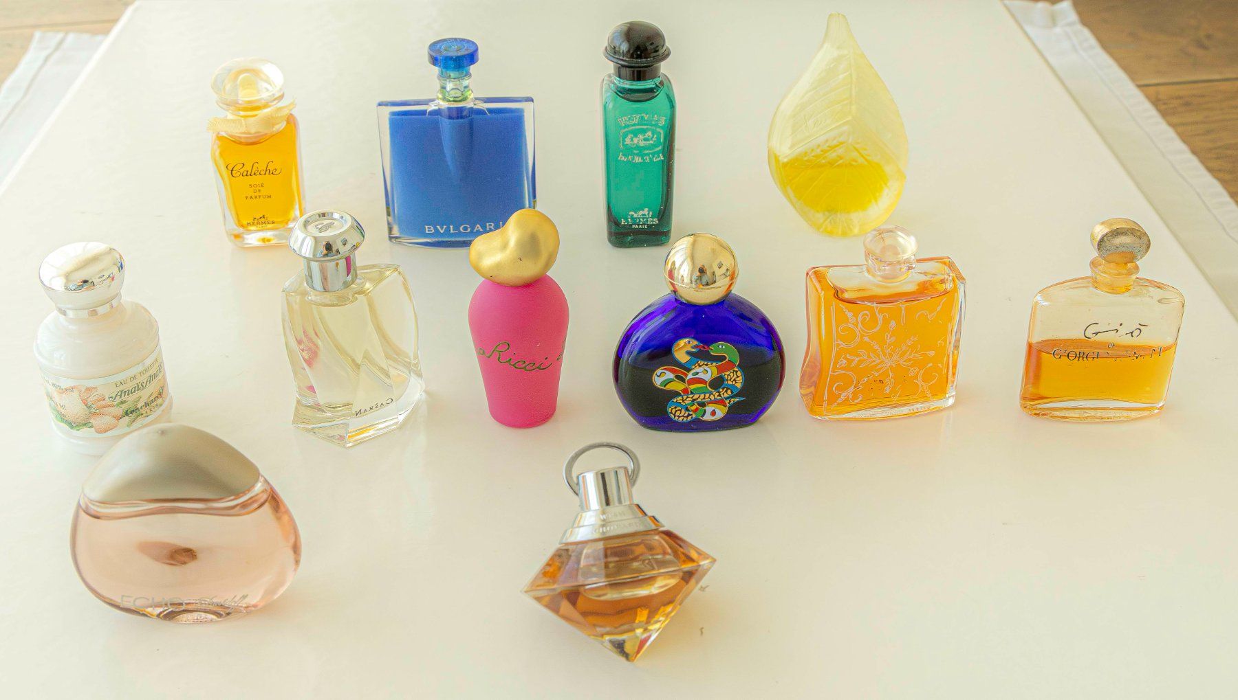 Profumi & Eau de Toilette: Collection de Parfums miniatures – Nuovo (secondo la descrizione) da Sion venduto da Borgognes