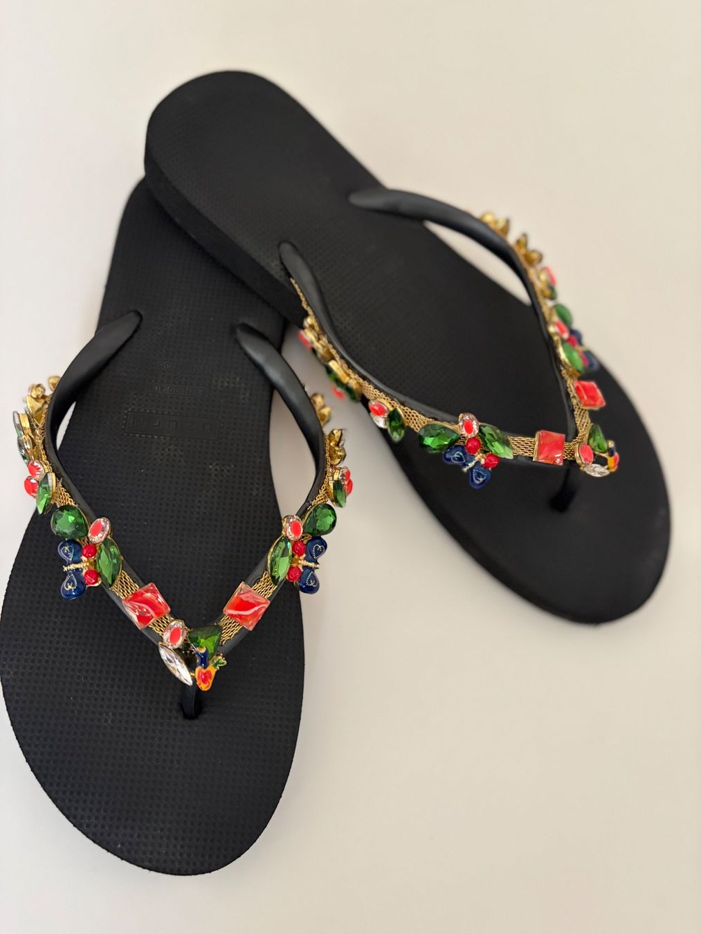 Flipperkästen: Flipflops schwarz bestickt Grösse 39/40 – Gebraucht aus Unterägeri von evachristina