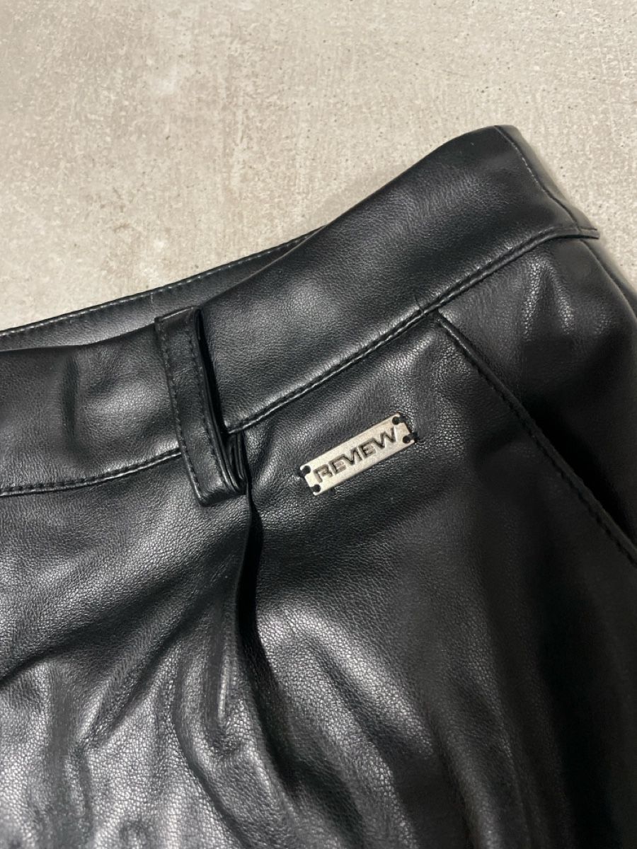Pantaloni: Fake Leder Shorts von Review – Nuovo (secondo la descrizione) da Thalwil venduto da jan_h9wg 1