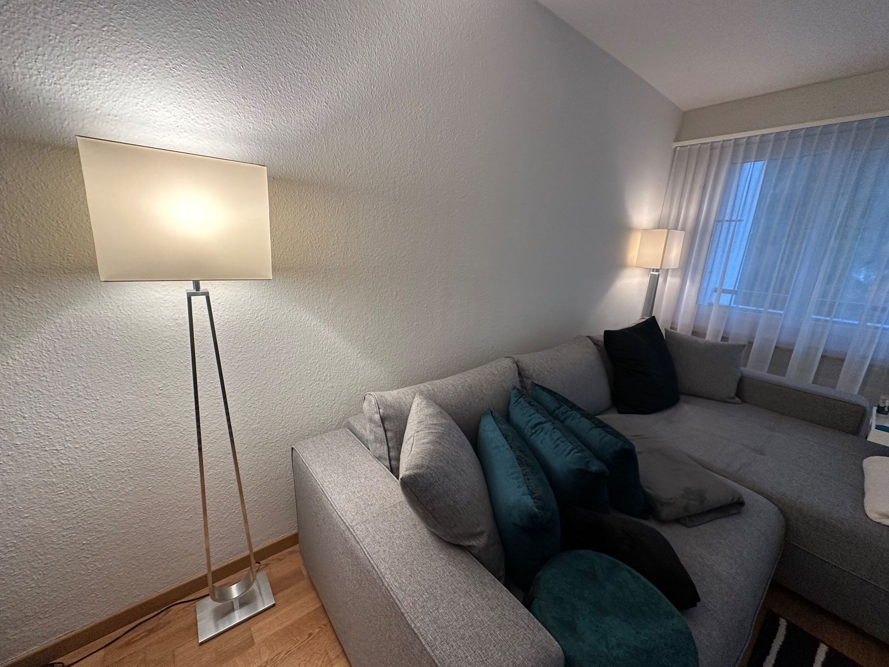 Ikea Lampade: Stehlampe dimmbar mit weissem Lampenschirm – Usato da Zürich venduto da Chrugeli73 3
