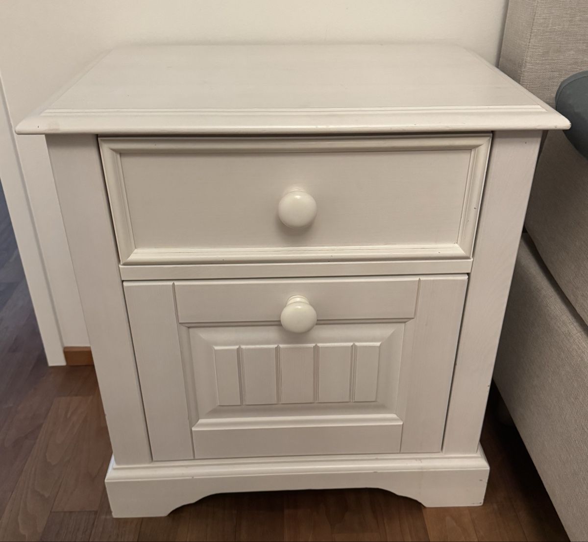 Maisons du monde Nachttische: Nachttisch Cinderella weiss Kinderzimmer – Gebraucht aus Hünenberg von Blueberry4