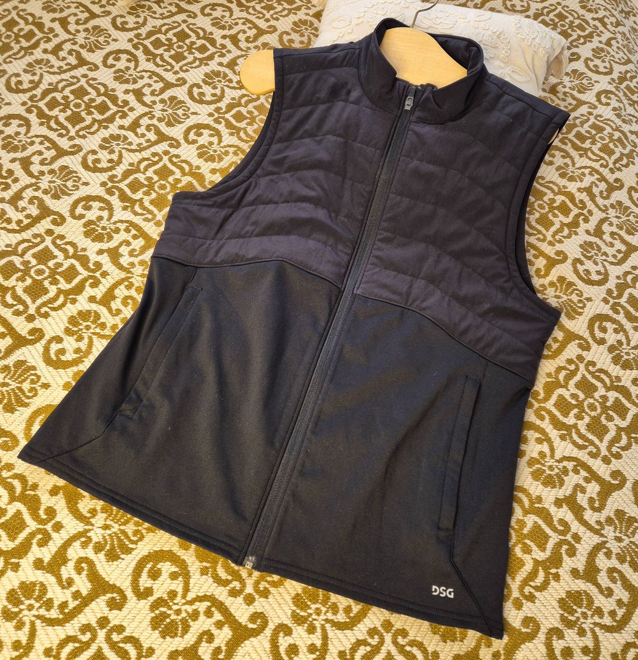 Gilet & Giacche: Sportliche Herrenweste – Usato da Leissigen venduto da ali_k9v8