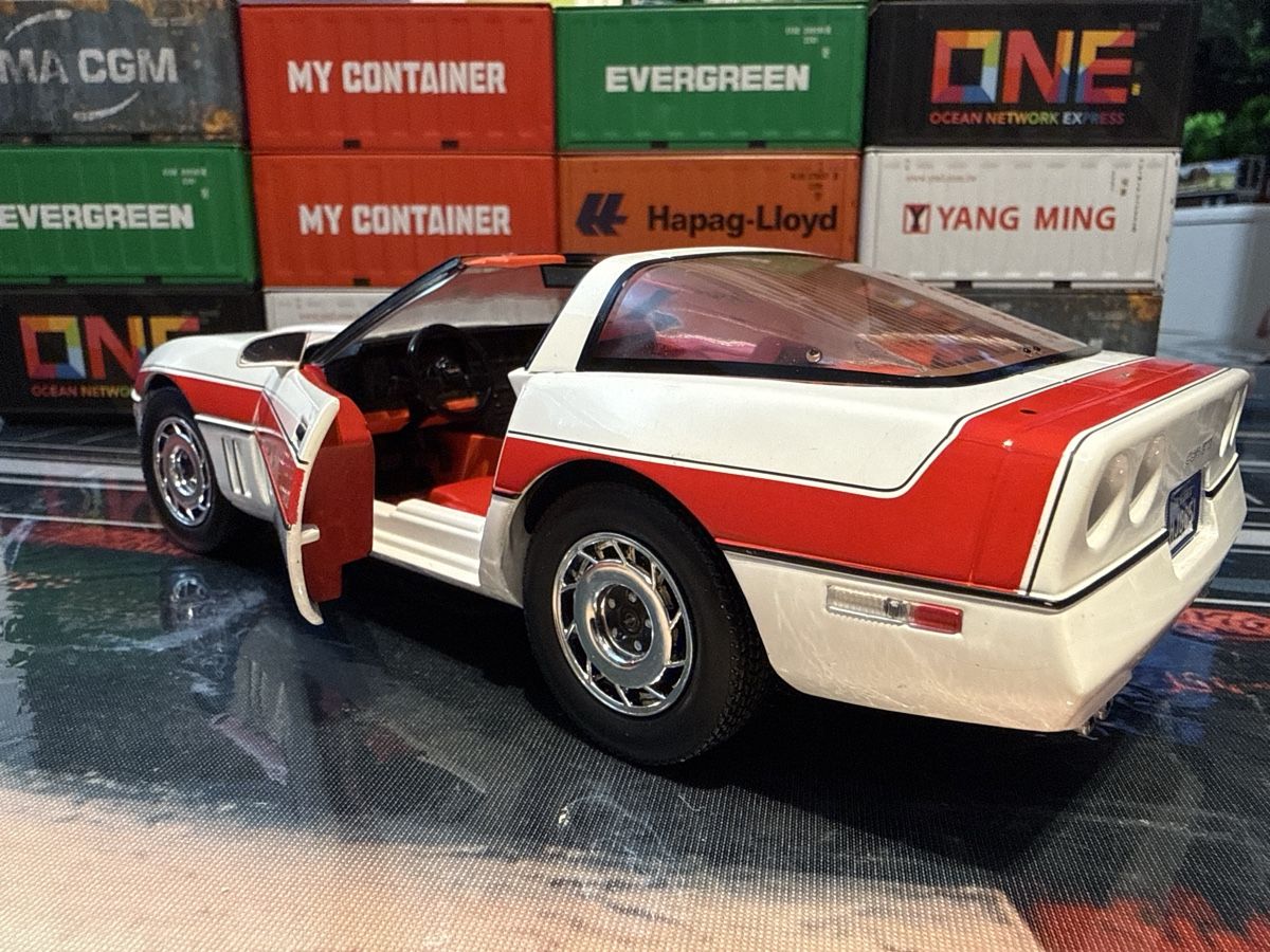 Chevrolet Modellini d'auto: A-Team Corvette C4 Weiss-Rot  1:18 – Usato da Basel venduto da Zomeg 4