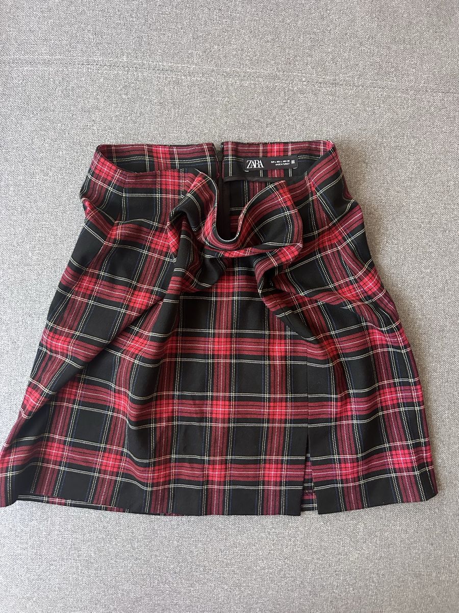 Zara Gonne: Mini jupe Zara taille L – Usato da Cornaux NE venduto da Zabou22 1