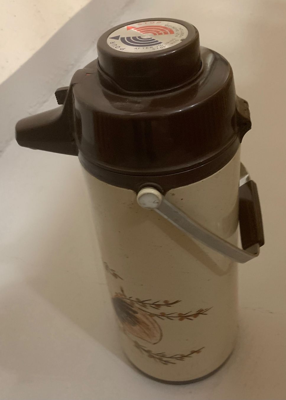 Teiere: Thermoskanne mit Pump ca. 2 l – Usato da Zürich venduto da bopeja