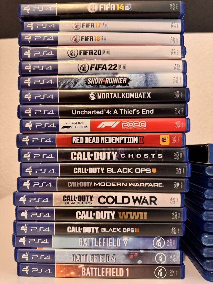 Sony Konsolen: Ps4 Pro, 2 Controller mit 19 spiele und 11 Blueray Sammlung – Gebraucht aus Zuzwil SG von  2