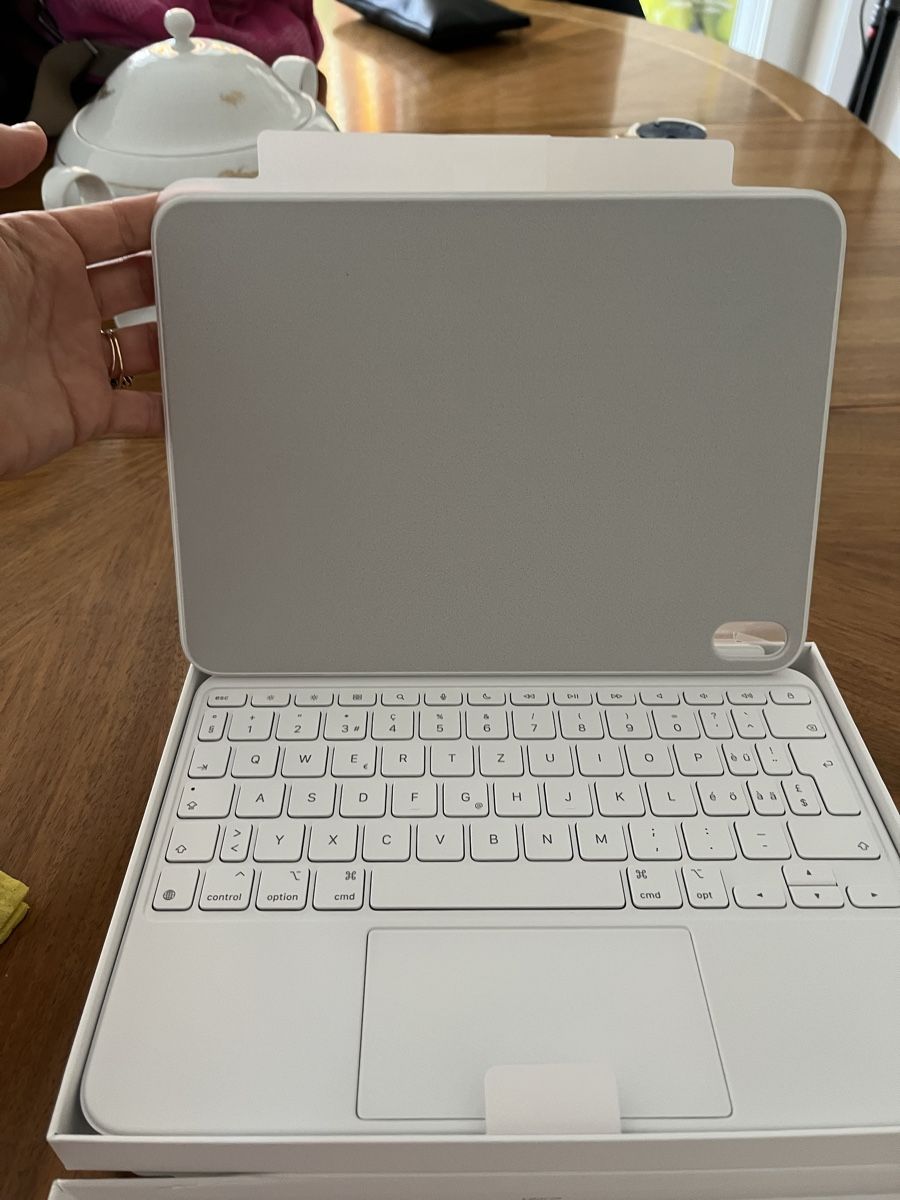 Apple Tastaturen: Magic Keyboard Folio – Neu und originalverpackt aus Klosters von sve_2cvp 2