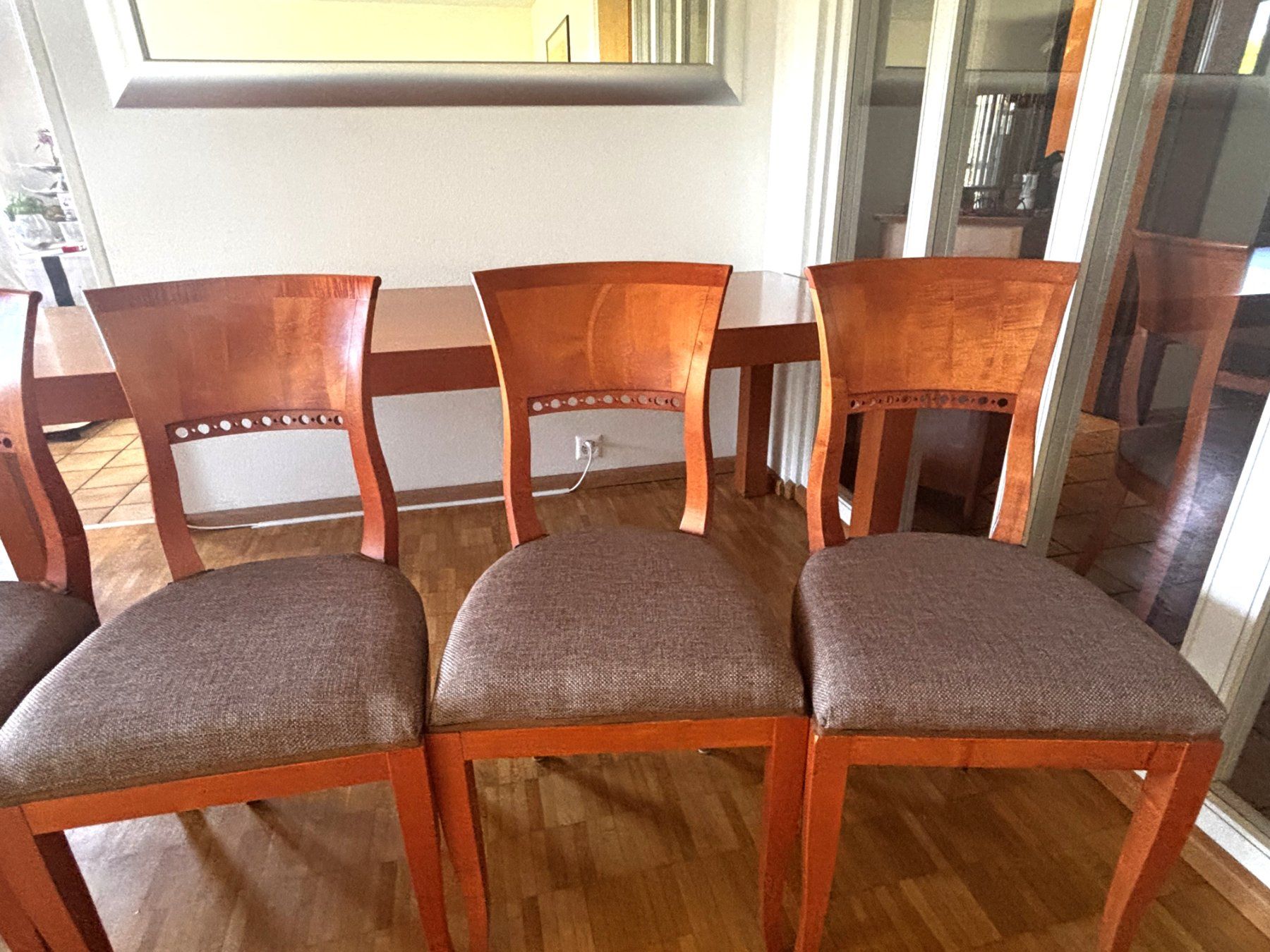 Set de table et chaises: Esstisch-Set Kirschbaumoptik, 220cm, 8 Stühle – D'occasion à Basel par Britt_D 3