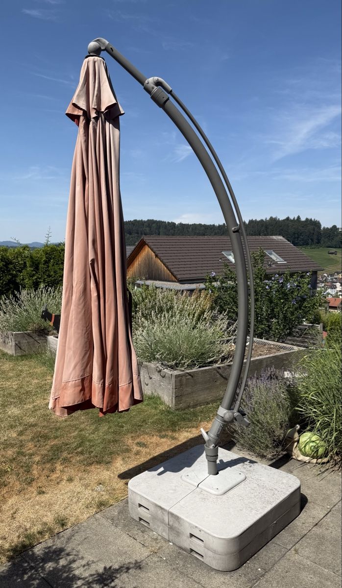 Parasols: Sonnenschirm 3m hängend mit Sockel – D'occasion à Degersheim par rua2017 3