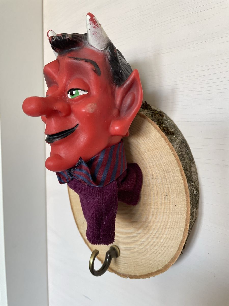 Guardaroba: Garderobe mit Kasperli Figur – Usato da Zürich venduto da Refereefair 1