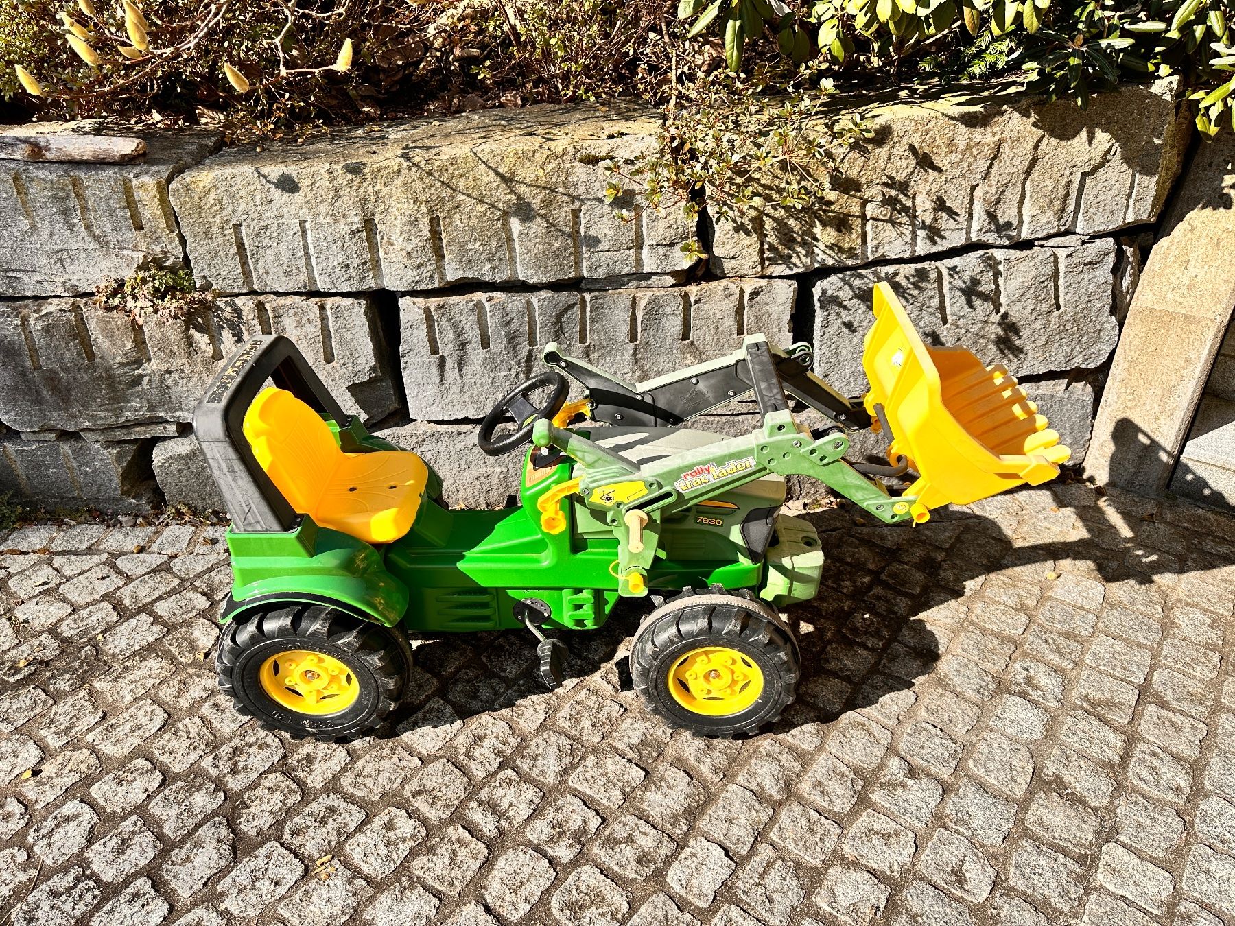 Rolly Toys Fahrzeuge für Kinder: Kindertraktor mit Schaufel – Gebraucht aus Udligenswil von