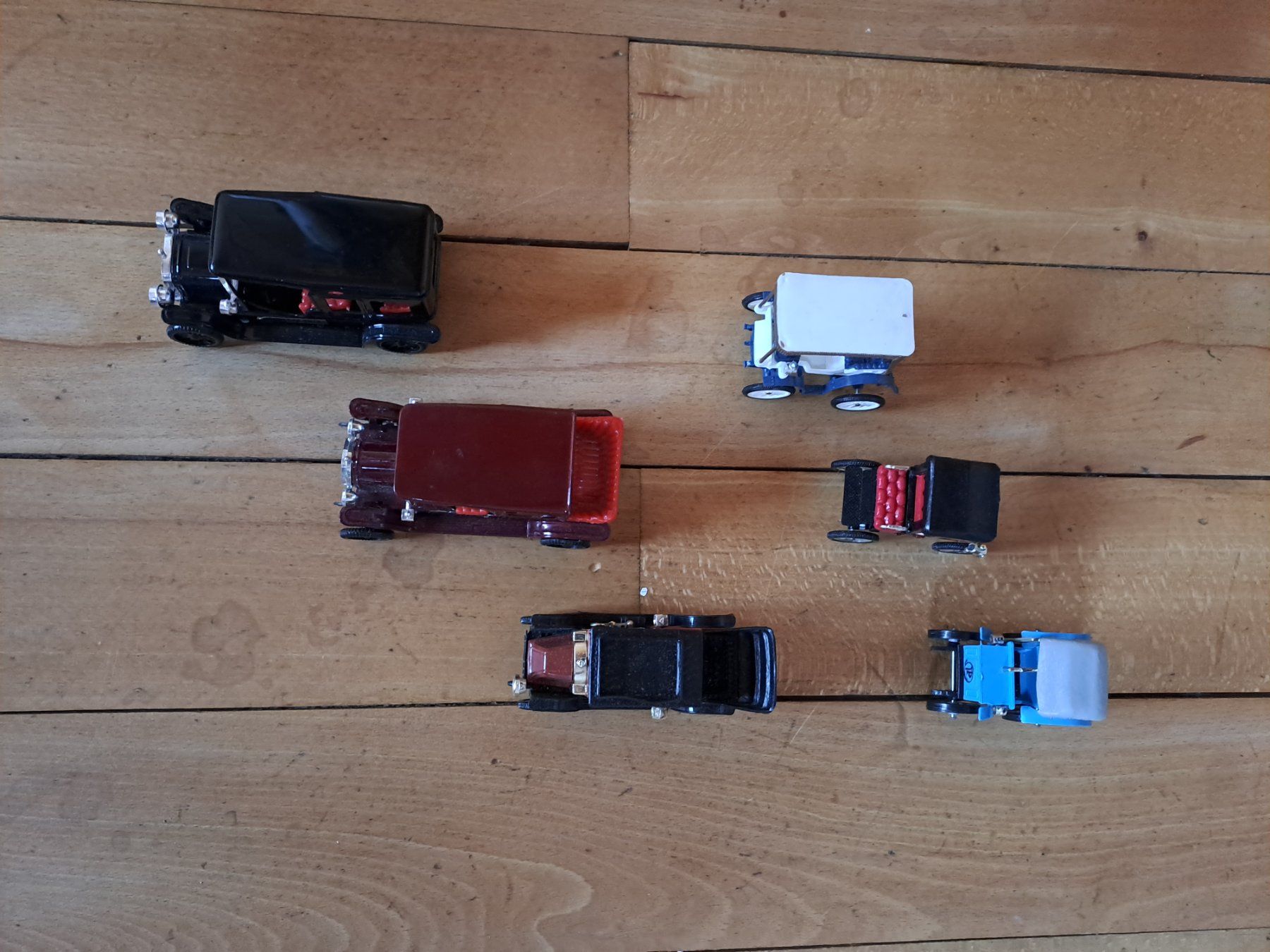 Modellautos: Konvolut 6 Modellautos Oldtimer aus Kunststoff – Gebraucht aus Wängi von Raettli10 2