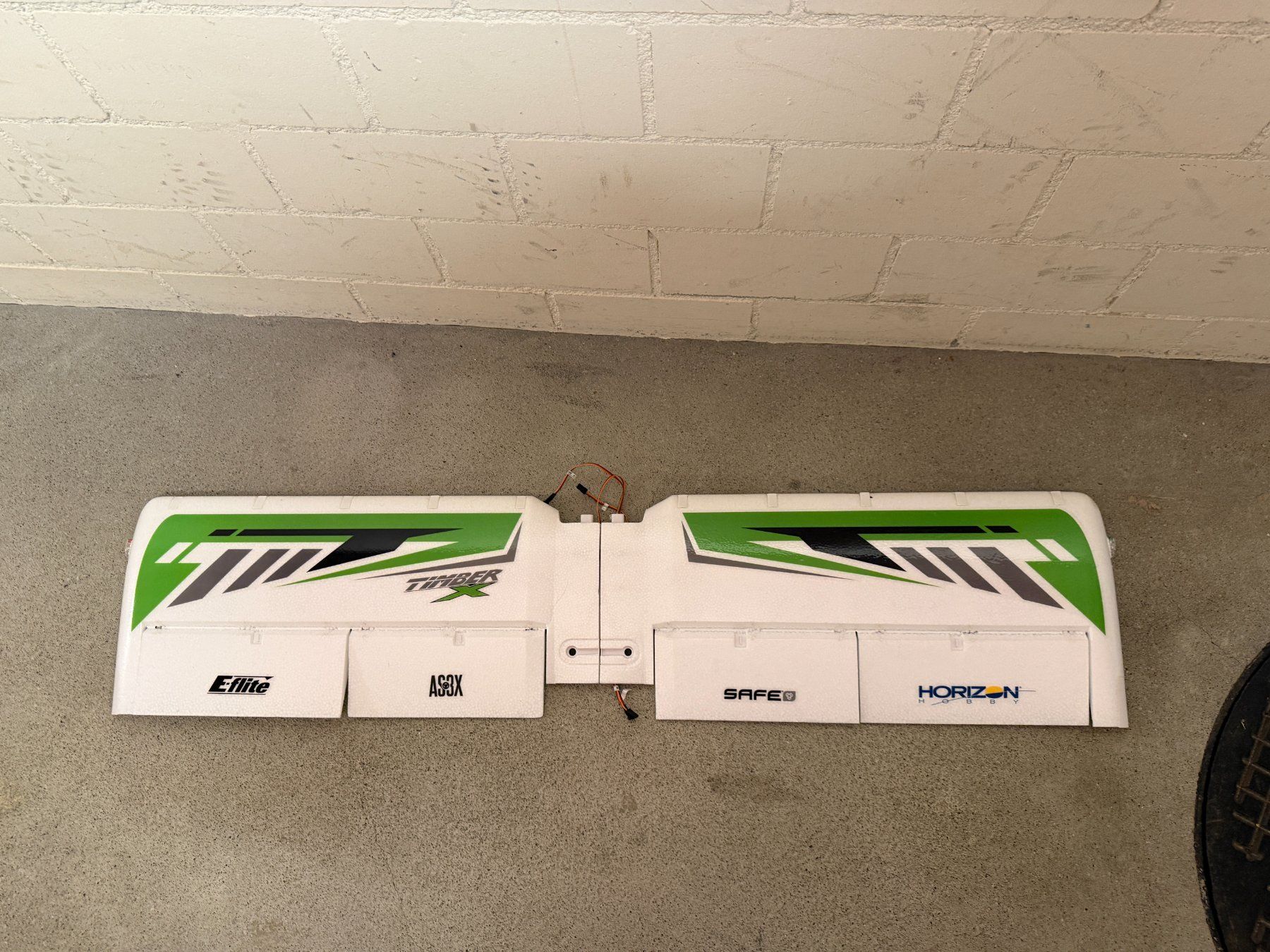 E-Flite Modellismo RC: E-Flite FLIEGER TIMBER X 1200mm – Difettoso da hünenberg See venduto da Dpch 8