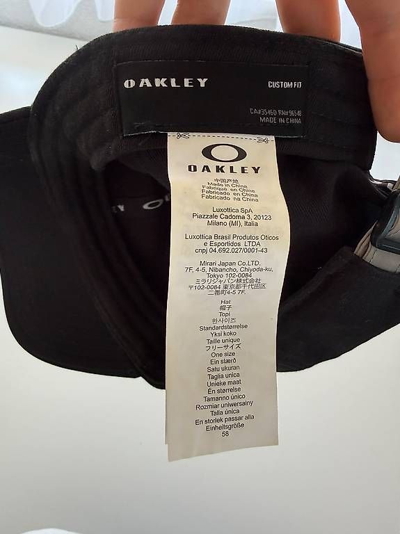 Hüte, Mützen & Caps: SCHWARZE OAKLEY BASEBALL-CAP – Neu und originalverpackt aus Niederhelfenschwil von Mileko 4