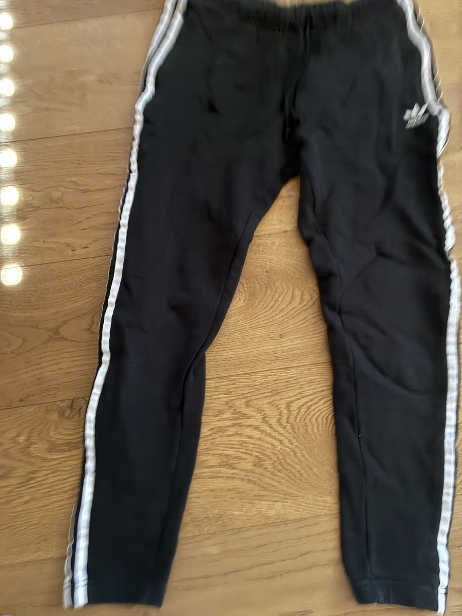 Adidas Pantaloni: Adidas Trainingshose schwarz – Usato da Paspels venduto da giu_vt7p