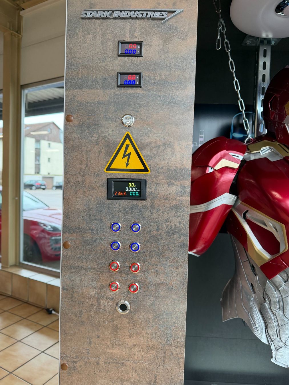 Armadi: Iron Man Schrank mit Gadgets – Usato da Menzingen venduto da fizzibubbele69 2