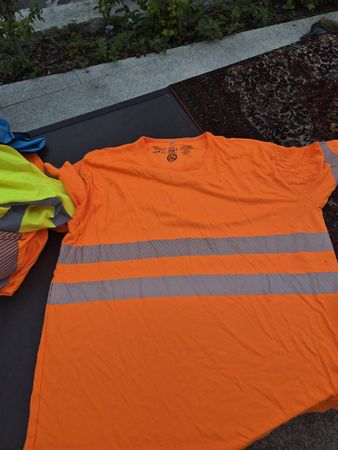 Orange Warnshirt mit Reflektoren, Grösse 50