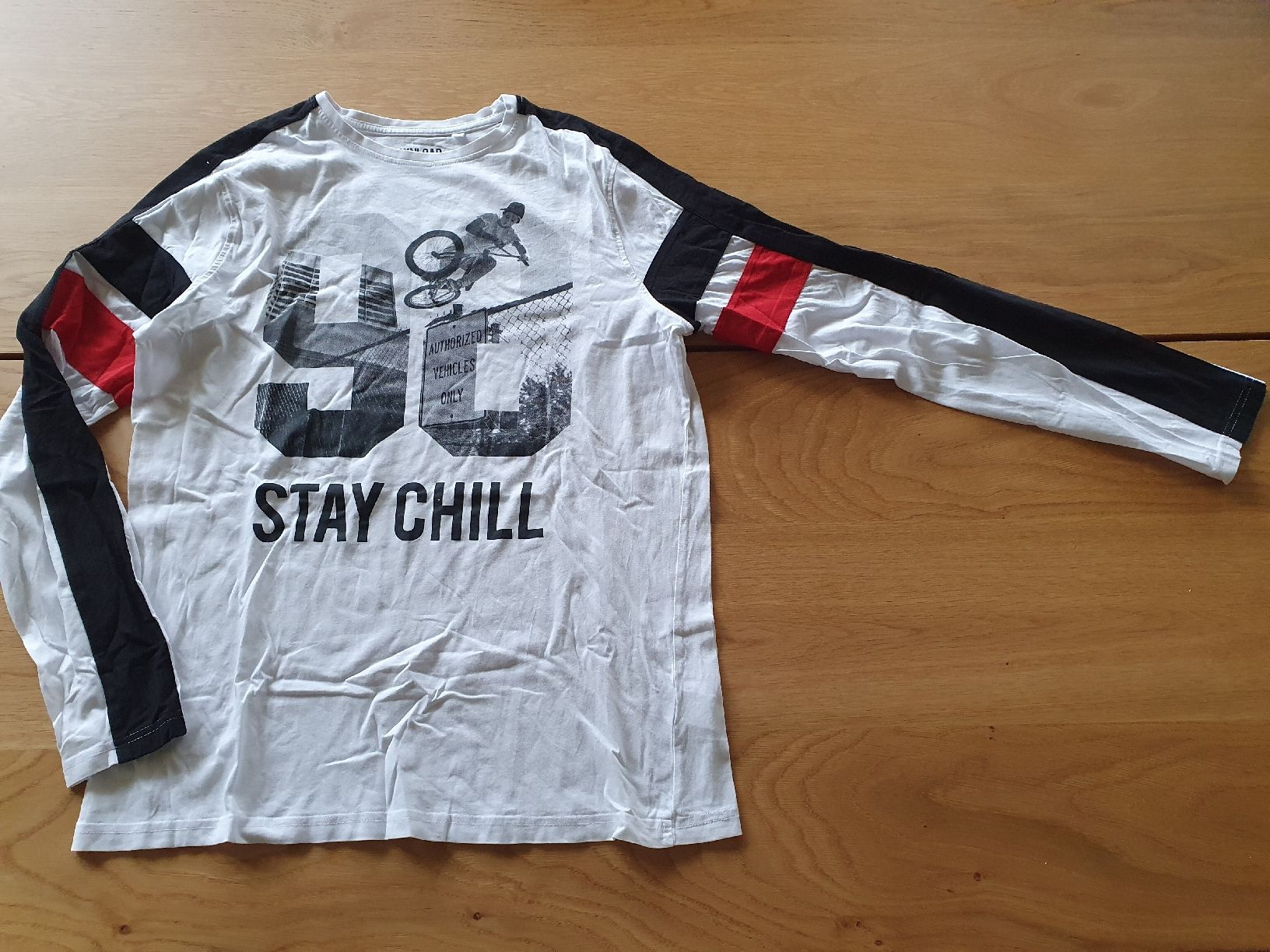Camicie, T-shirt & Polo: Cooles Langarmshirt, Gr. 182, – Nuovo (secondo la descrizione) da St.Gallen venduto da Avena135