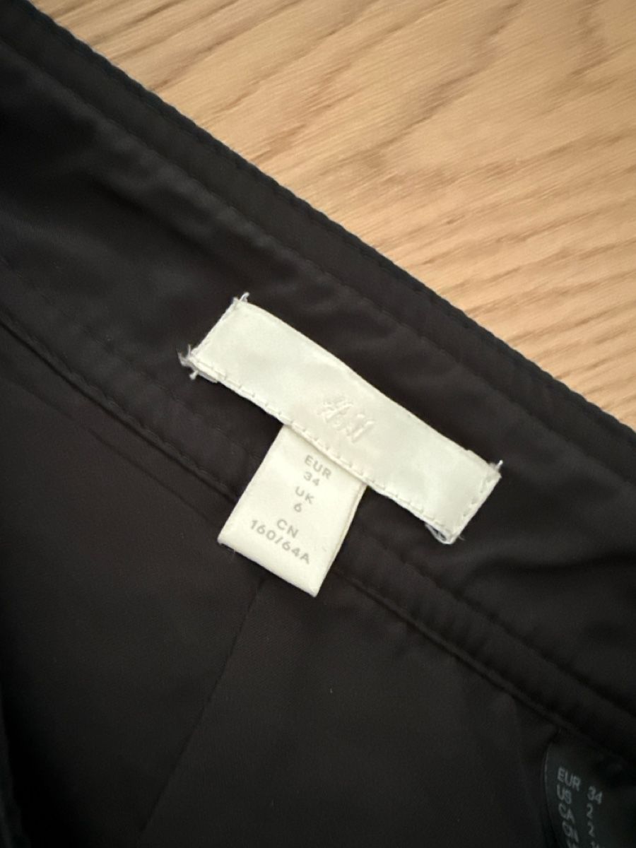H&M Gonne: Schwarzer H&M Minirock , Grösse 34 – Usato da Richterswil venduto da KAYLEIGH_77 1