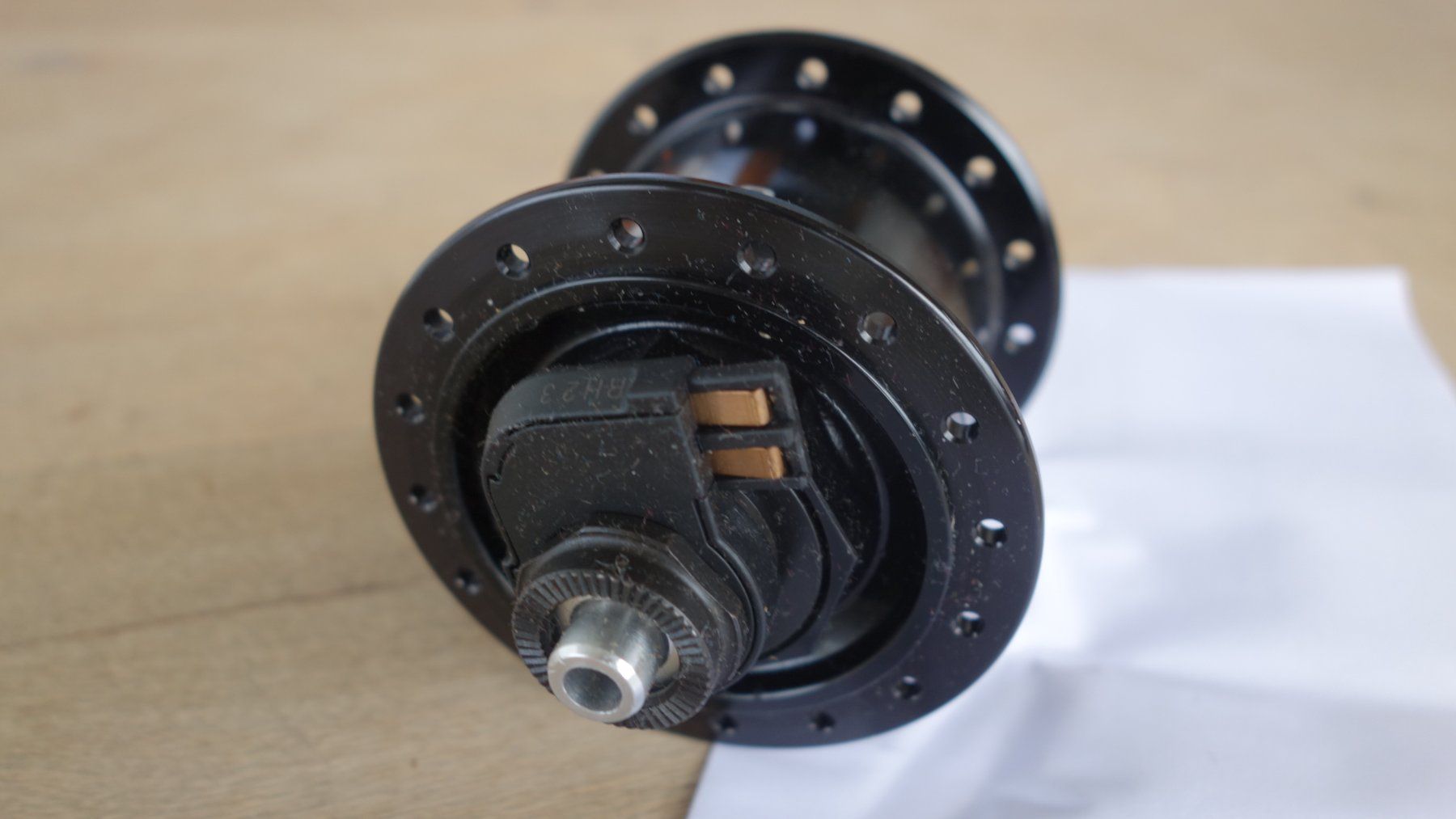 Shimano Metrea DH-UR700-3D Dynamo Front Hub - QR x 100mm Center-Lock main image 0