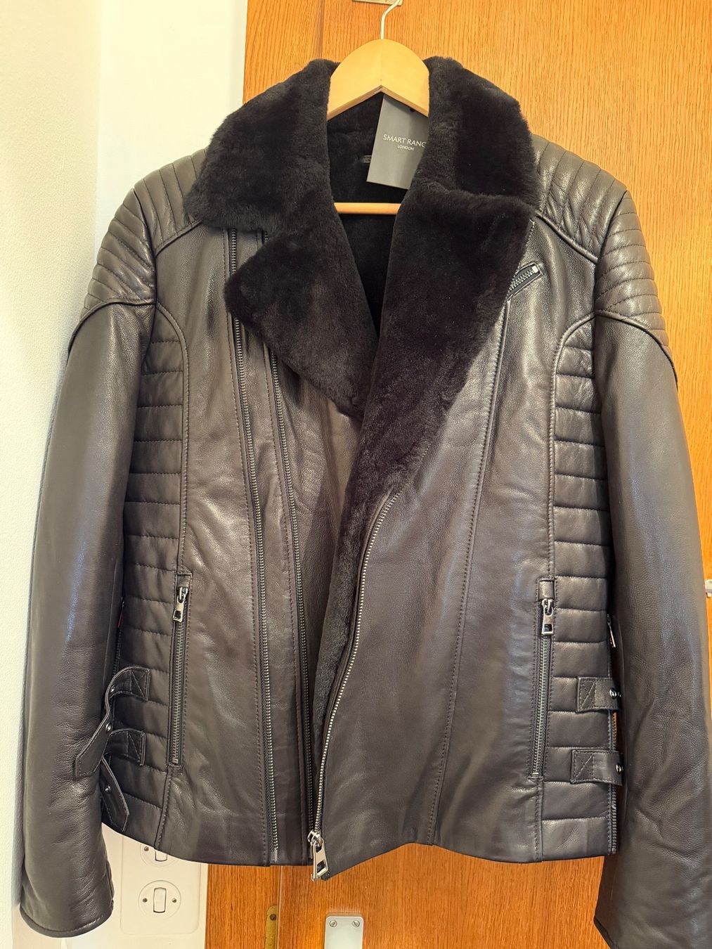 Giacche: Blouson cuir véritable et fourrure – Nuovo e nell'imballaggio originale da Genève venduto da giu_68ps