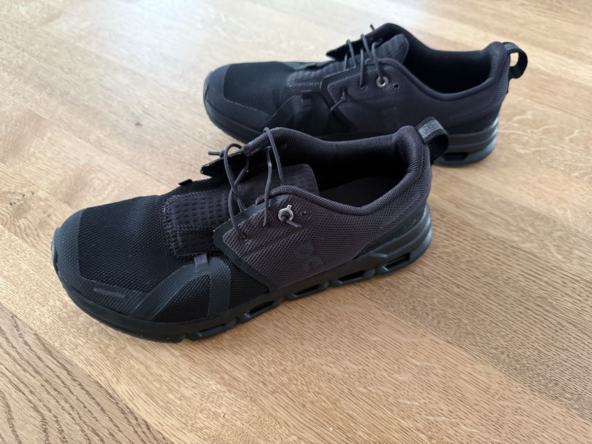 On Scarpe per ragazzi: On Cloud Sky Kinderschuh Grösse 38.5 Schwarz – Usato da Flaach venduto da wetzgis 5