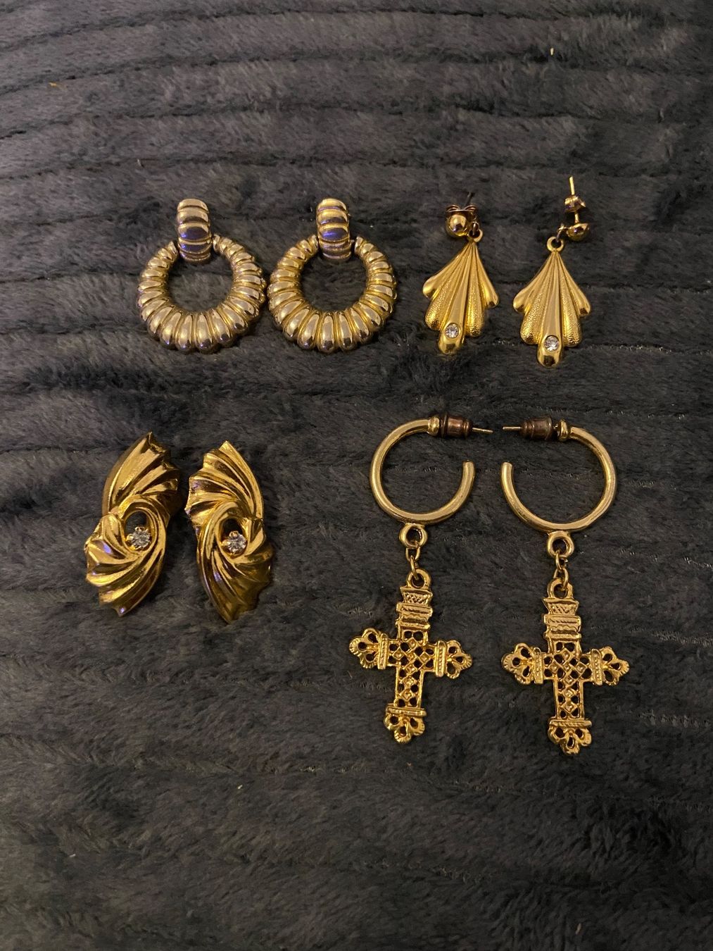 Orecchini pendenti & Orecchini a lobo: Plusieurs boucles d’oreilles – Usato da Montreux venduto da Perledor
