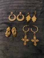 Plusieurs boucles d’oreilles