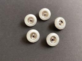 5 Zierknöpfe aus Kunststoff, rund, weiss-silber, 1.8 cm dm
