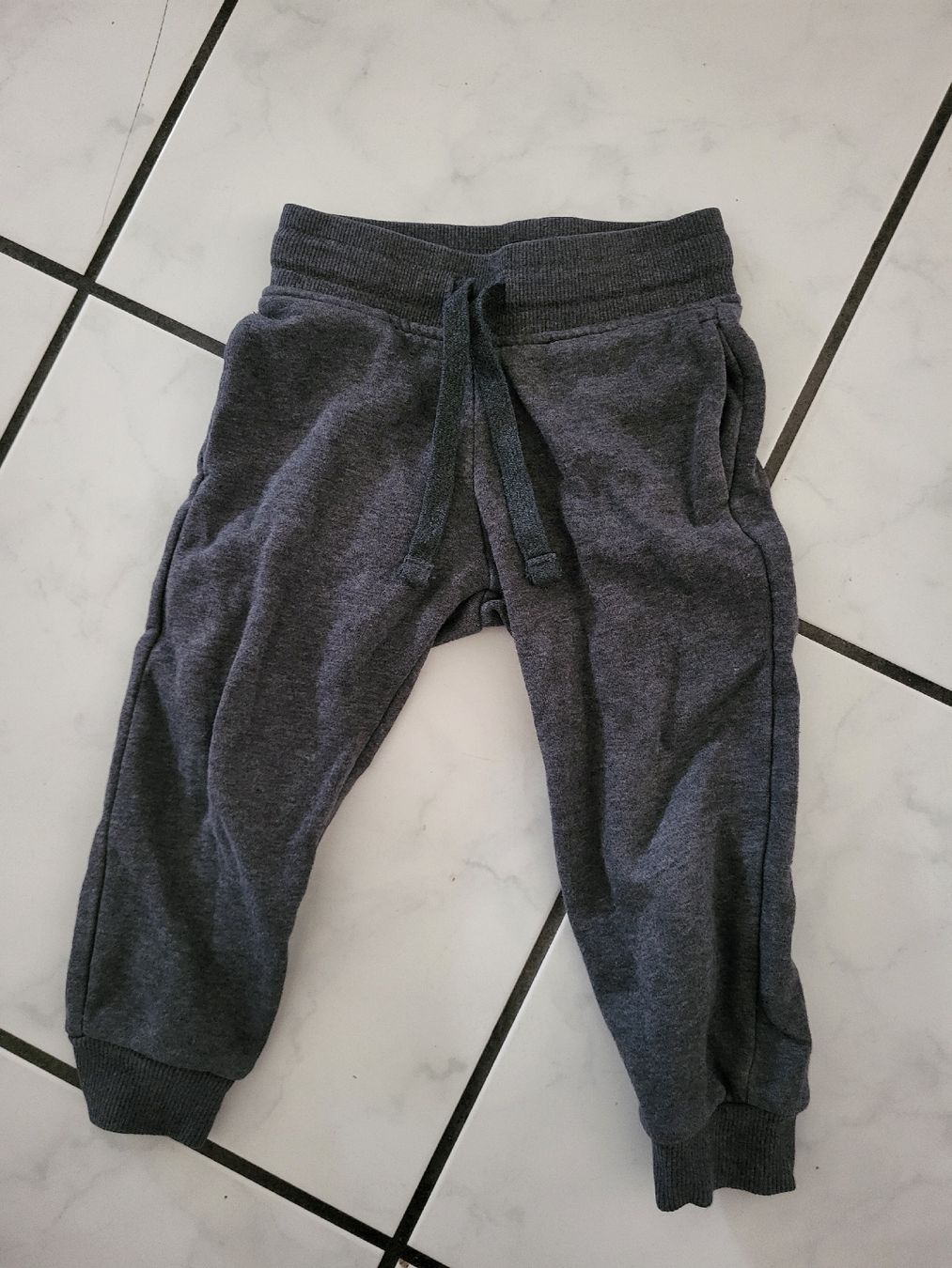 Pantaloni: Baby Trainerhose Gr. 92 – Usato da Felben-Wellhausen venduto da Brummbaer90