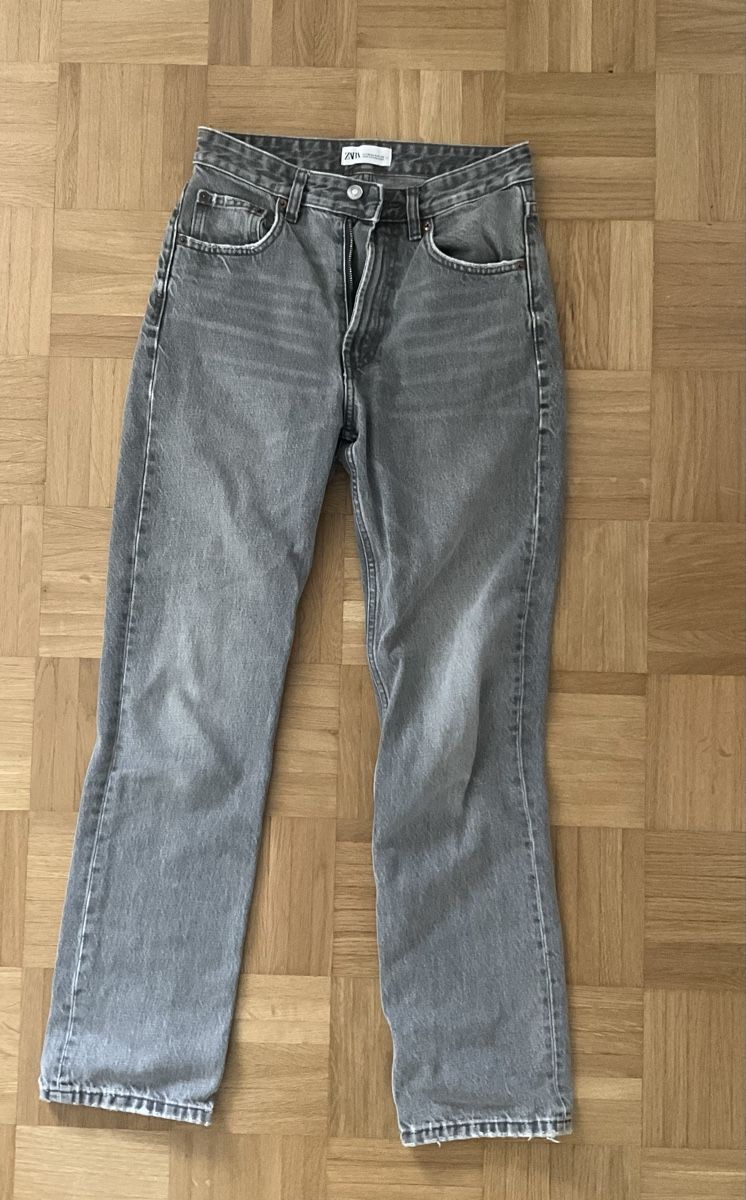 Zara Jeans: zara straight leg jeans grey  – Usato da Zürich venduto da ele_cj6q